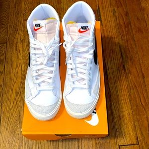 ‘77 Nike Blazer Mid Women’s Size 8